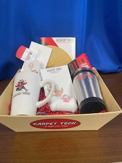 $200 gift card, cup, mug, notepad,