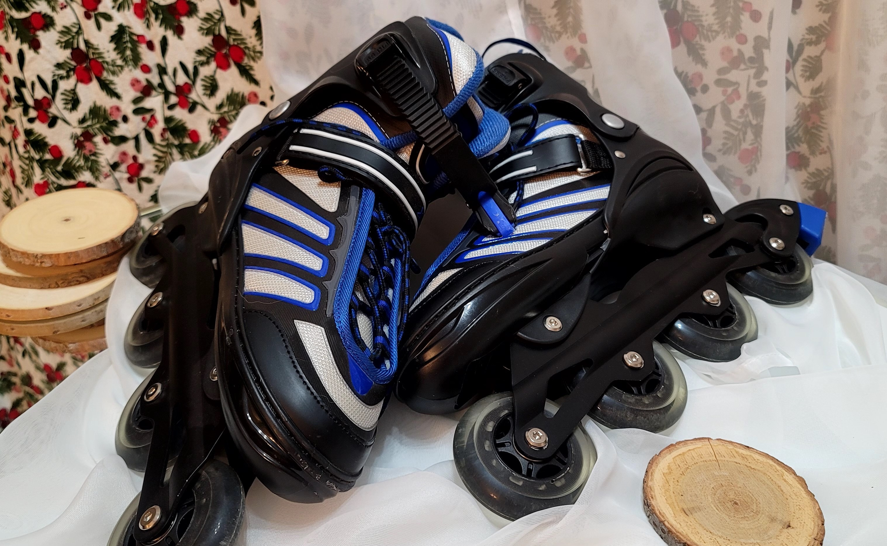 Men's Size 9-13 Adjustable XL Rollerblade brand Speed Skates NEW. Blue, Silver & Black. Comes with manual, wheel change/adjustment tools, spare wheel, and spare stopper. | View more images of this item at: https://drive.google.com/drive/folders/180Brns5hbJ98OreCR14H0GfBGYkgfDIh?usp=share_link