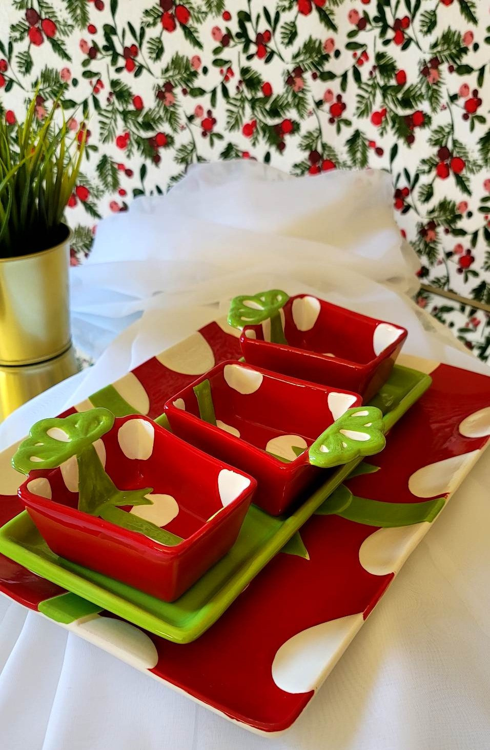 Shiny, sealed Ceramic Nesting Platter Set - 5 pieces: Red rectangle large plate, white polka dots and green ribbon bow design; Green rectangle narrow plate;  3 Red square bowls, white polka dots and green ribbon bow design. Dishwasher safe! | View more images of this item at: <a href="https://drive.google.com/drive/folders/1xP7jkIS_wu7biKxk64W0IzJoCtXF_tA9?usp=share_link" target="_blank">here</a>