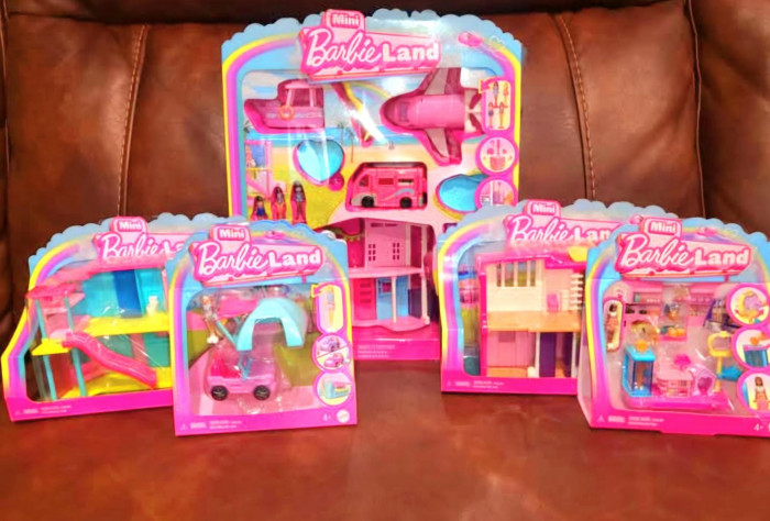This special set comes with 3 beach houses, all the vehicles, some pets and 7+ barbie figurines. This set has EVERYTHING your little girl will need to have fun with Barbie on the go. 
Make it your daughter's today!