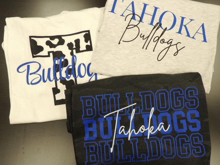 2 lg and 1 XL Bulldog shirt bundle. This is perfect for any game day!